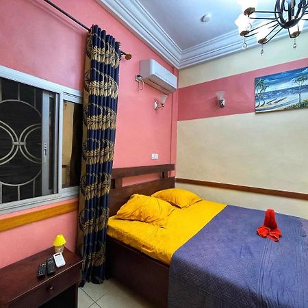 Chambre Meublee Biyem Assi Tkc Yaoundé Exterior foto