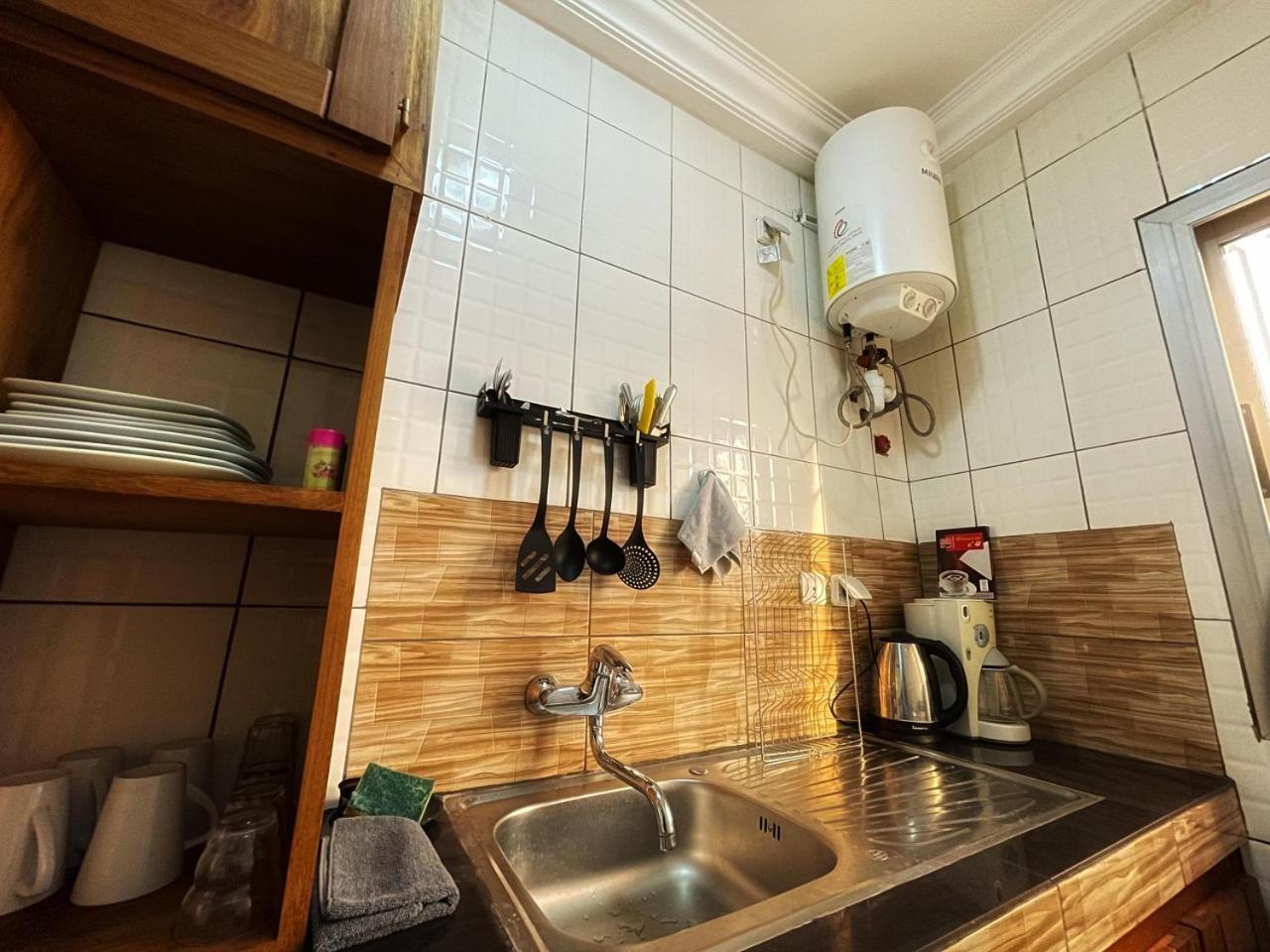 Chambre Meublee Biyem Assi Tkc Yaoundé Exterior foto