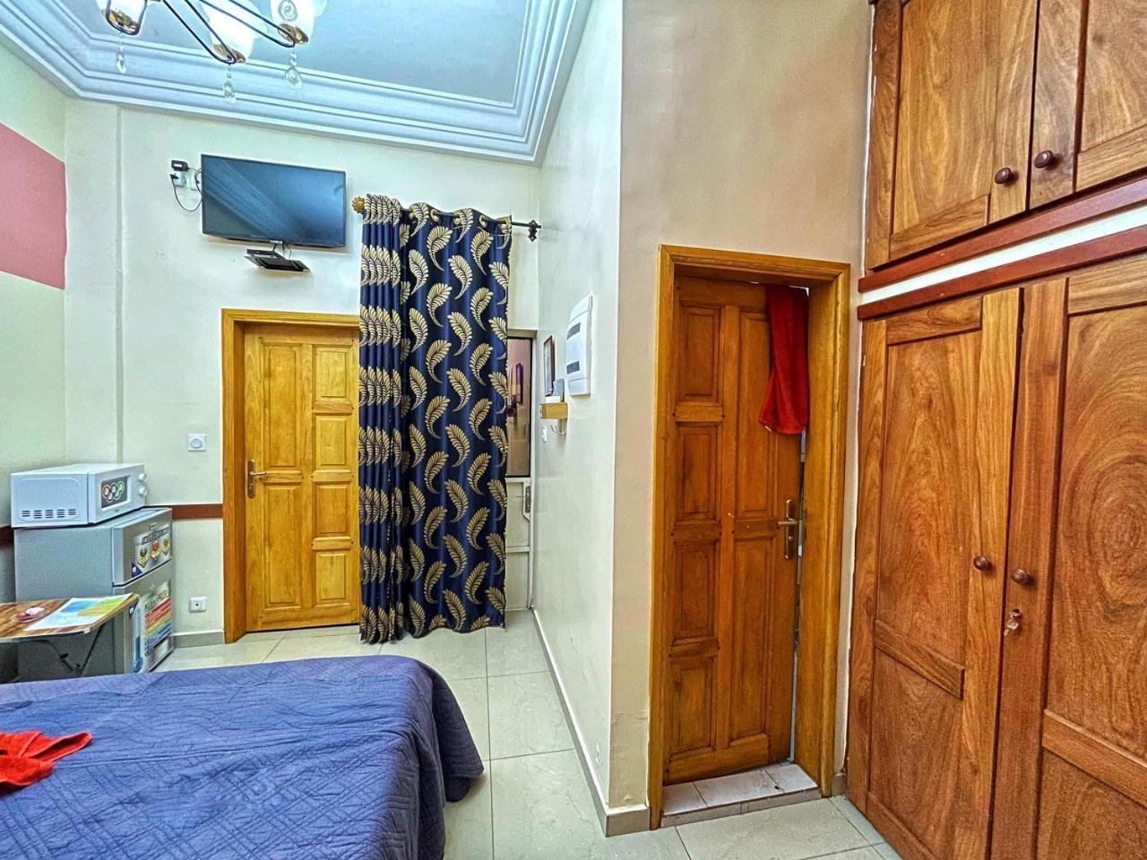 Chambre Meublee Biyem Assi Tkc Yaoundé Exterior foto